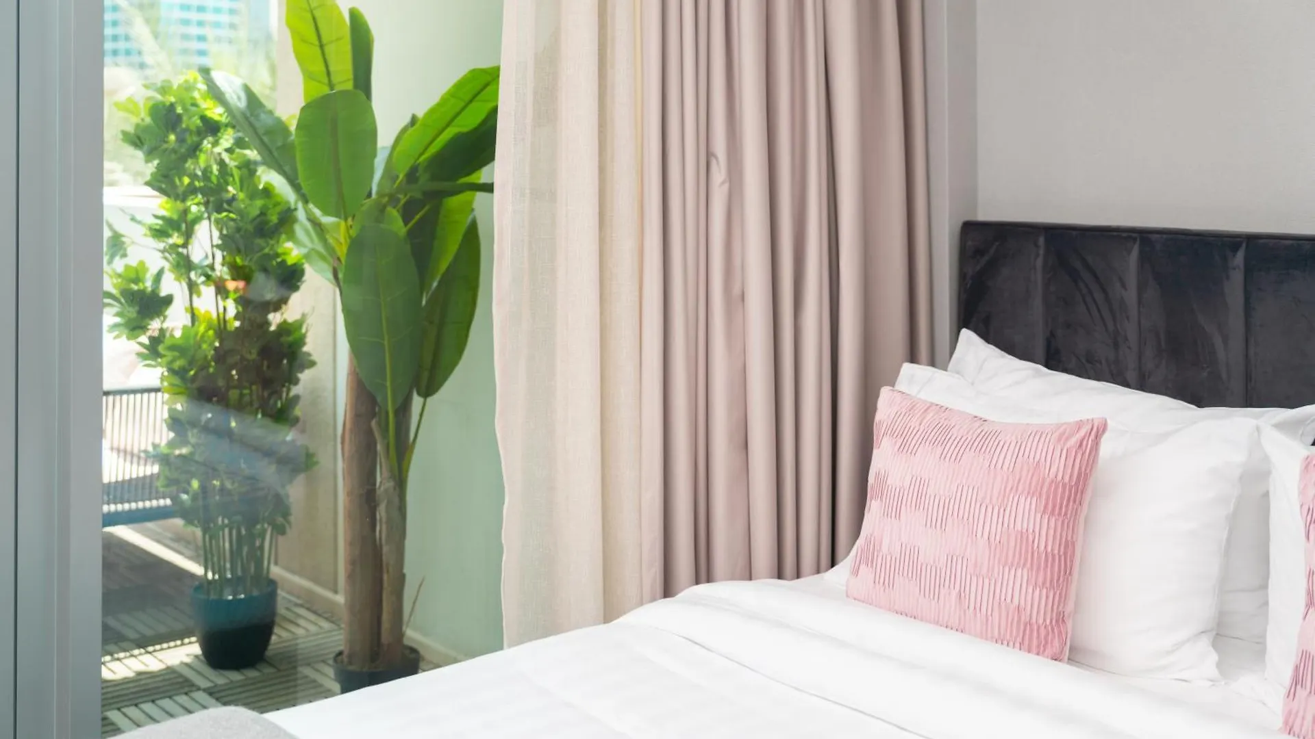 Prime Retreats - 29 Emaar Boulevard Downtown Dubai 0*,